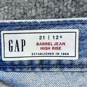 GAP Women's High Rise Barrel Jeans - Denim Blue